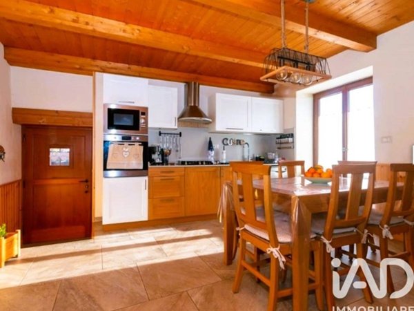 casa indipendente in vendita a Sampeyre in zona Becetto