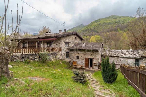 casa indipendente in vendita a Sampeyre