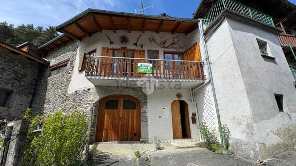 casa indipendente in vendita a Sampeyre in zona Villar