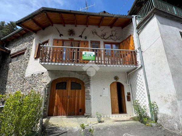 casa indipendente in vendita a Sampeyre in zona Villar