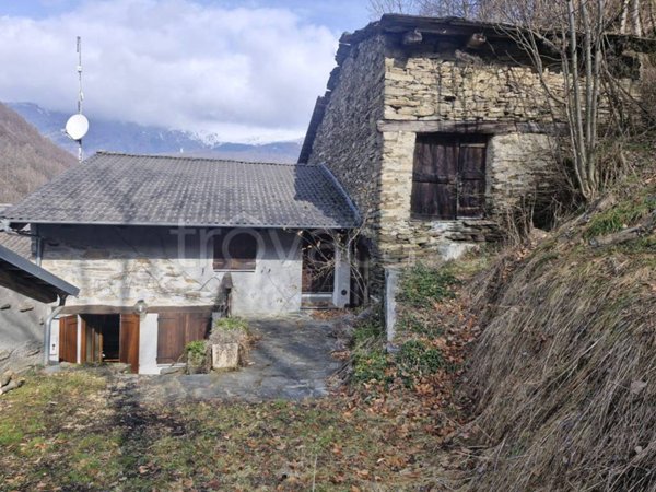 casa indipendente in vendita a Sampeyre in zona Rore