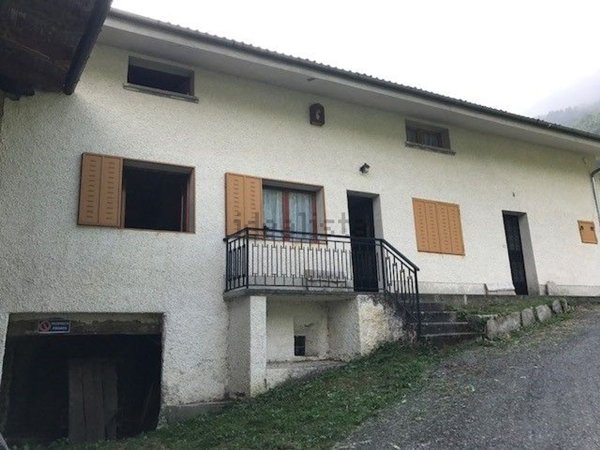 appartamento in vendita a Sampeyre in zona Rore