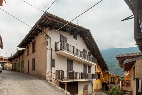 casa indipendente in vendita a Sampeyre in zona Rore