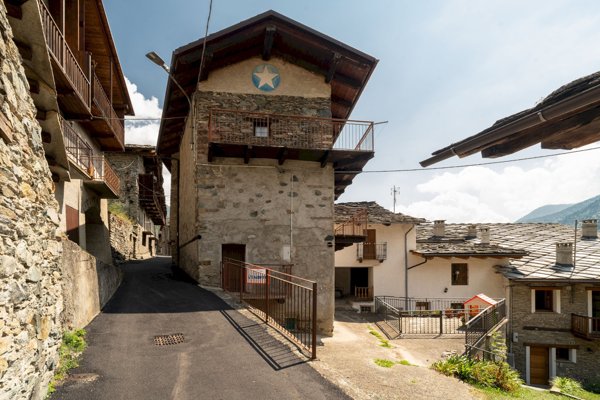 casa indipendente in vendita a Sampeyre in zona Villar
