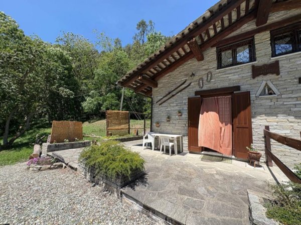 casa indipendente in vendita a Sampeyre in zona Villar
