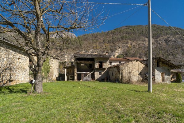 casale in vendita a San Damiano Macra