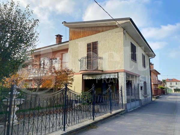 casa indipendente in vendita a Sanfrè