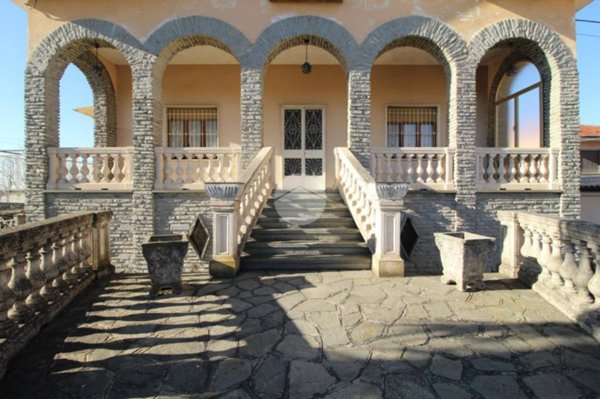 casa indipendente in vendita a Sanfrè