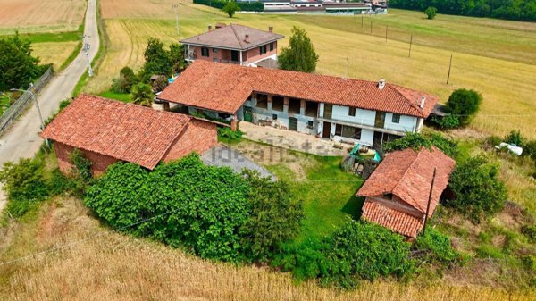 casale in vendita a Sanfrè