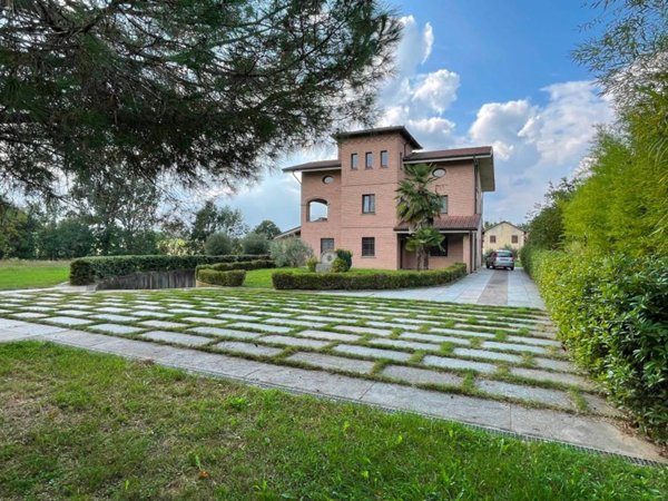 casa indipendente in vendita a Sanfrè in zona Martini