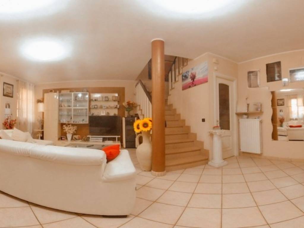 casa indipendente in vendita a Sanfrè