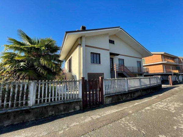 casa indipendente in vendita a Sanfrè