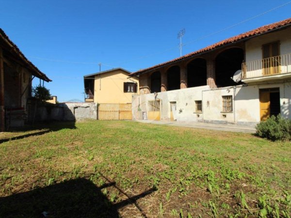 casa indipendente in vendita a Sanfrè in zona Martini