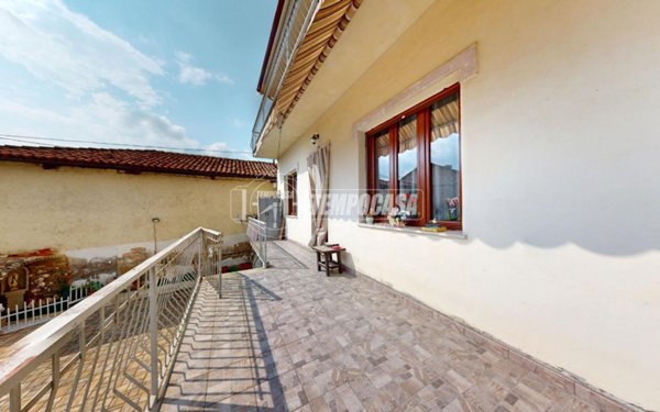 casa indipendente in vendita a Sanfrè