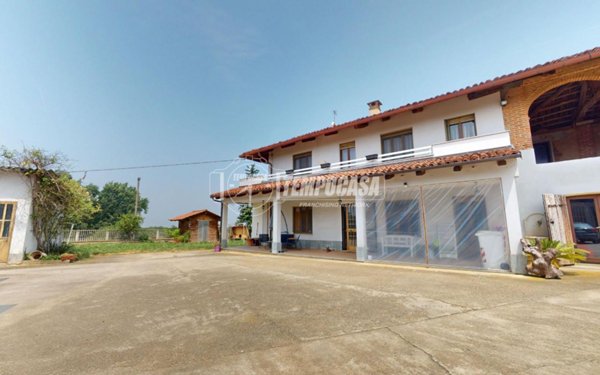 casa indipendente in vendita a Sanfrè