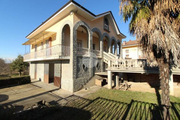 casa indipendente in vendita a Sanfrè