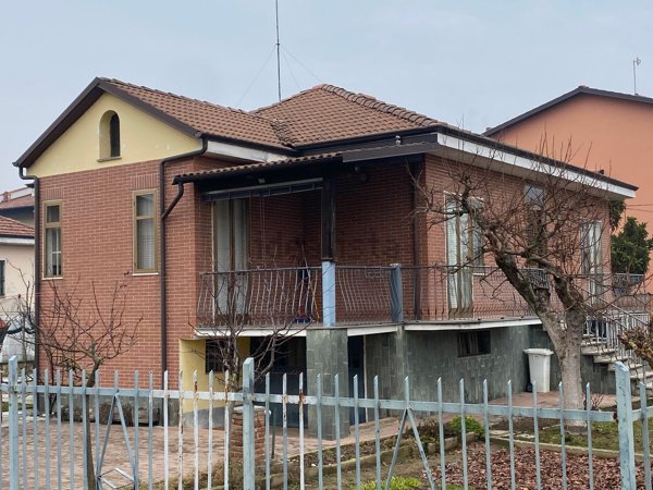 casa indipendente in vendita a Sanfrè