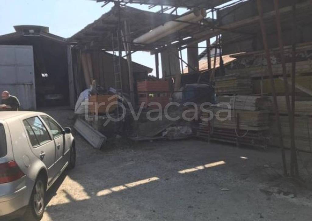 locale commerciale in vendita a Sanfrè