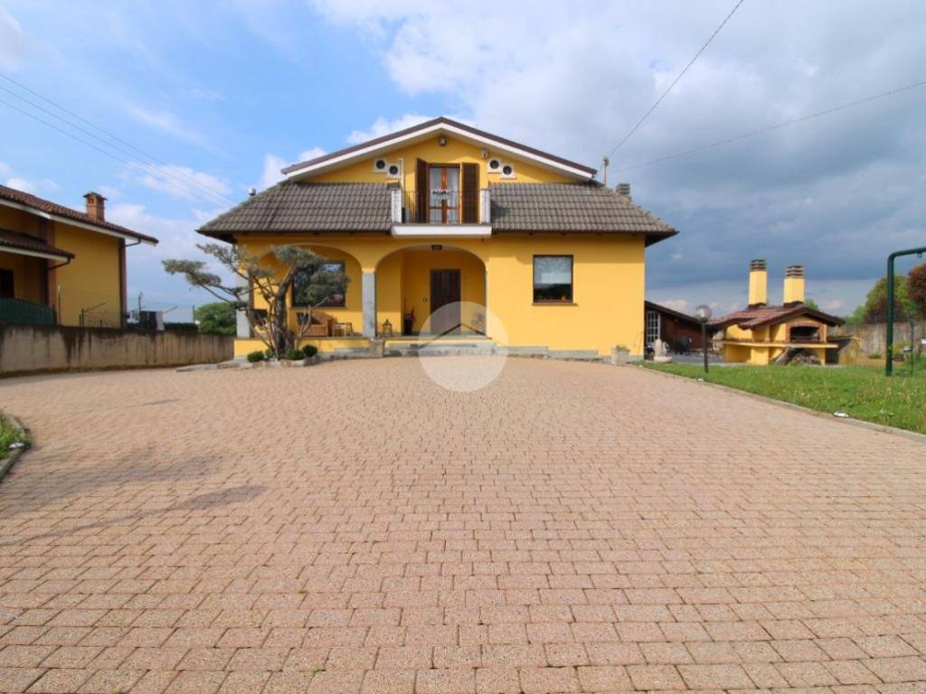 casa indipendente in vendita a Sanfrè