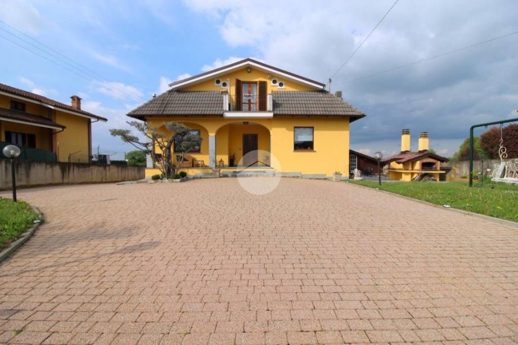 casa indipendente in vendita a Sanfrè