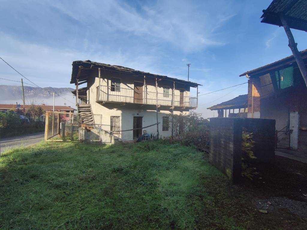 casa indipendente in vendita a Sanfront