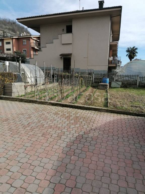 appartamento in vendita a Santa Vittoria d'Alba in zona Cinzano