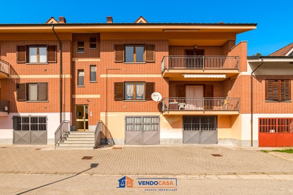 appartamento in vendita a Santa Vittoria d'Alba in zona Cinzano