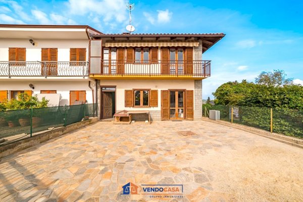 casa indipendente in vendita a Santa Vittoria d'Alba in zona Lussi