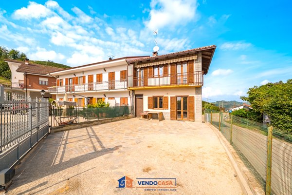 casa indipendente in vendita a Santa Vittoria d'Alba in zona Lussi