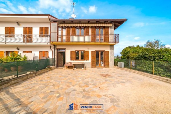 casa indipendente in vendita a Santa Vittoria d'Alba in zona Lussi