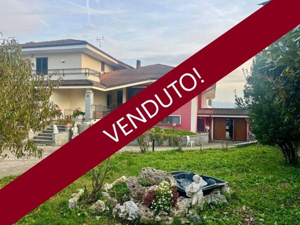casa indipendente in vendita a Santa Vittoria d'Alba in zona Cinzano