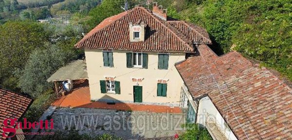 casa indipendente in vendita a Santa Vittoria d'Alba