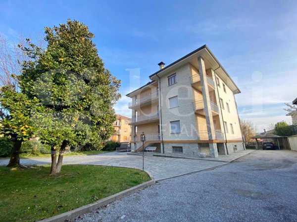 appartamento in vendita a Santa Vittoria d'Alba in zona Cinzano