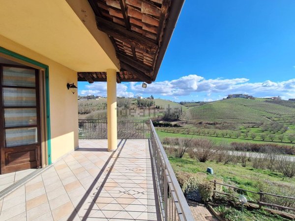 casa indipendente in vendita a Santa Vittoria d'Alba