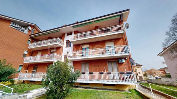 appartamento in vendita a Santa Vittoria d'Alba in zona Cinzano
