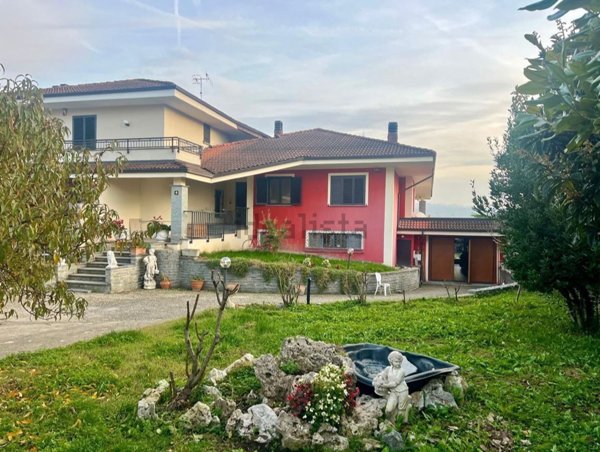 casa indipendente in vendita a Santa Vittoria d'Alba in zona Cinzano