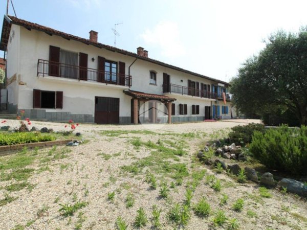 casa indipendente in vendita a Santa Vittoria d'Alba
