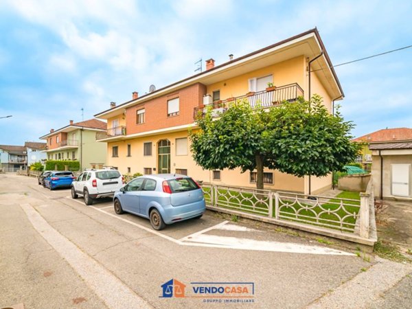 appartamento in vendita a Santa Vittoria d'Alba in zona Cinzano