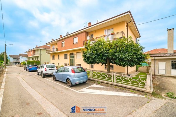 appartamento in vendita a Santa Vittoria d'Alba in zona Cinzano