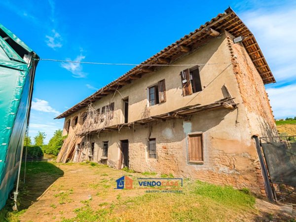 casa indipendente in vendita a Santa Vittoria d'Alba in zona Cinzano