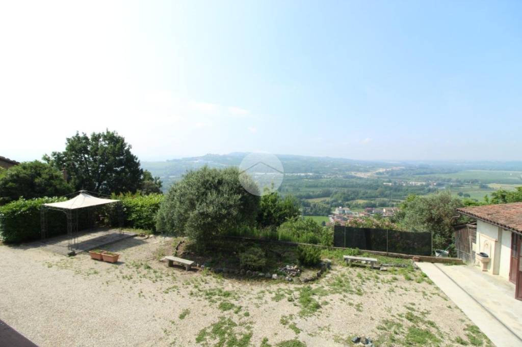 casa indipendente in vendita a Santa Vittoria d'Alba