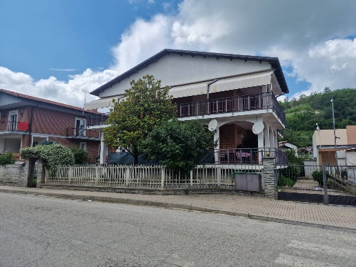 casa indipendente in vendita a Santa Vittoria d'Alba