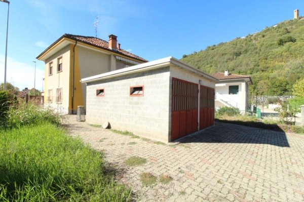 casa indipendente in vendita a Santa Vittoria d'Alba in zona Cinzano