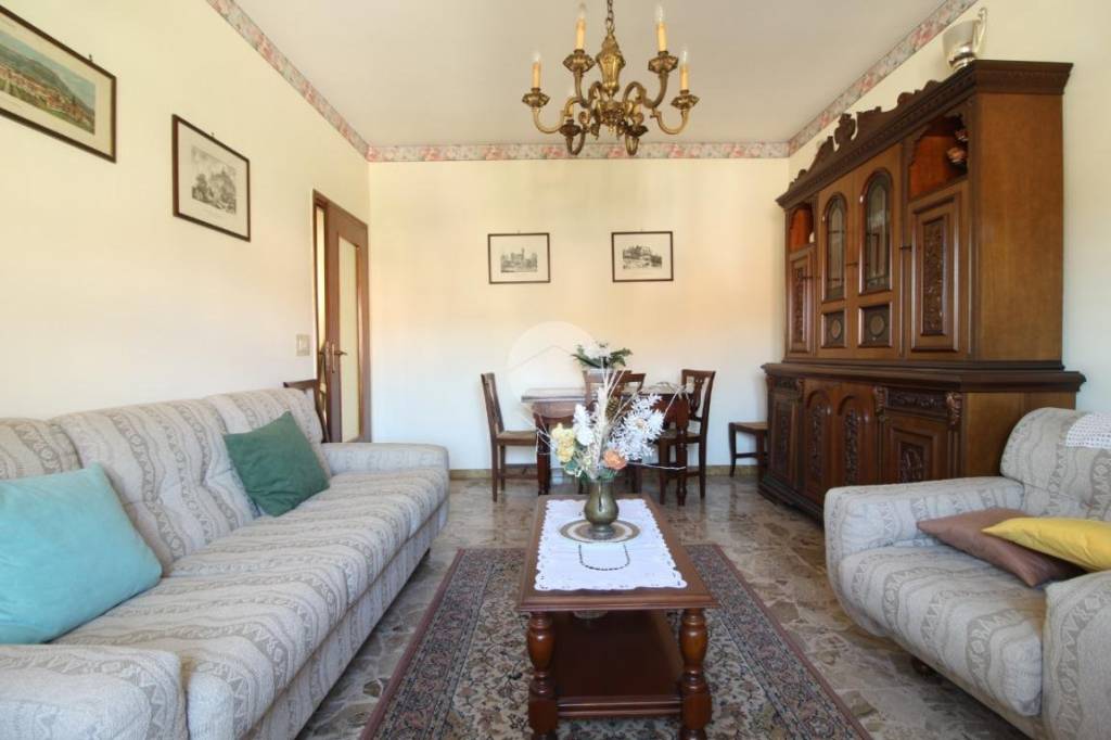 casa indipendente in vendita a Santa Vittoria d'Alba in zona Cinzano