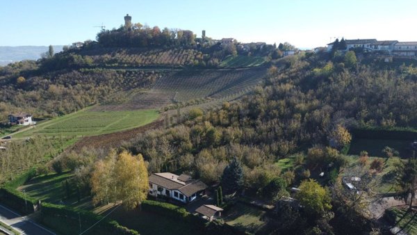 casa indipendente in vendita a Santa Vittoria d'Alba