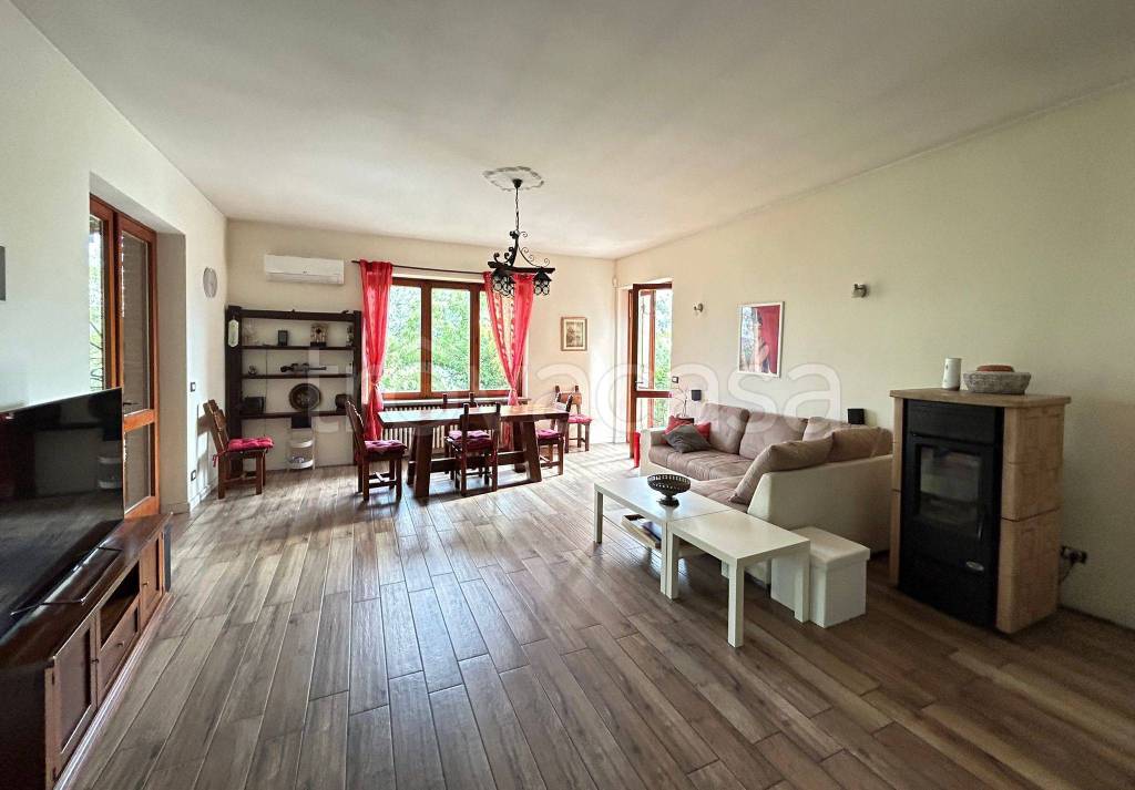 casa indipendente in vendita a Santa Vittoria d'Alba