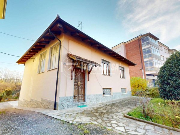 casa indipendente in vendita a Santa Vittoria d'Alba in zona Cinzano