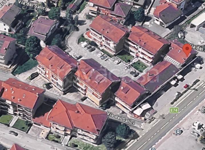 negozio in vendita a Santa Vittoria d'Alba in zona Cinzano