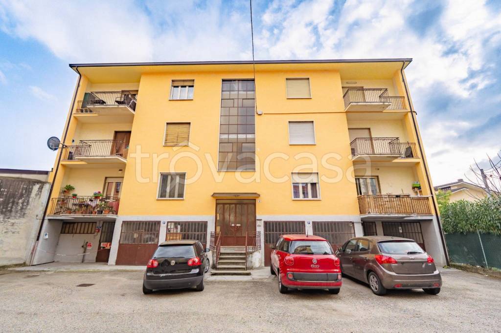 appartamento in vendita a Santa Vittoria d'Alba in zona Cinzano