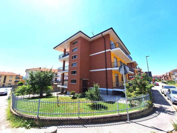 appartamento in vendita a Santa Vittoria d'Alba in zona Cinzano